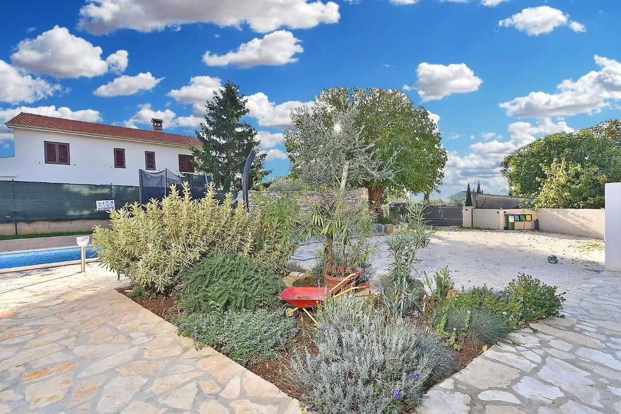 Casa Isabella 0*, Galizana Croatia