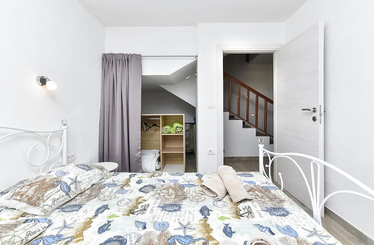 Casa Isabella Villa Galizana 0*,  Croatia